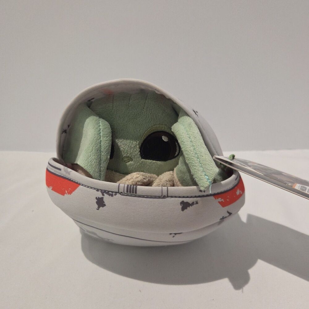 Star Wars Mandalorian The Child Bounty Collection Hideaway Plush Toy Baby Yoda